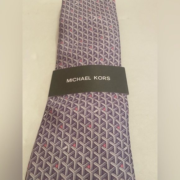 Michael Kors Men’s Tie Purple 100% Silk NWT - Picture 1 of 5